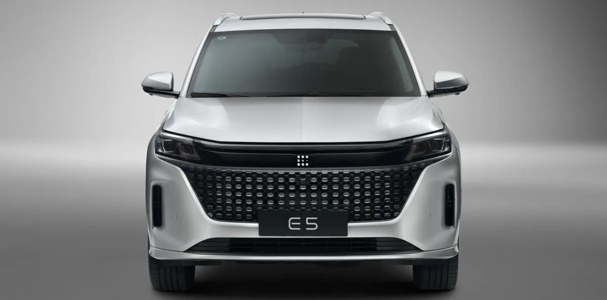 DFSK E5 PHEV — przód