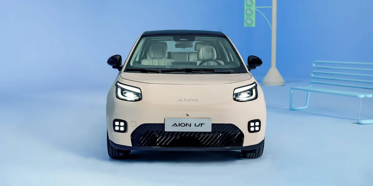 GAC Aion UT — przód
